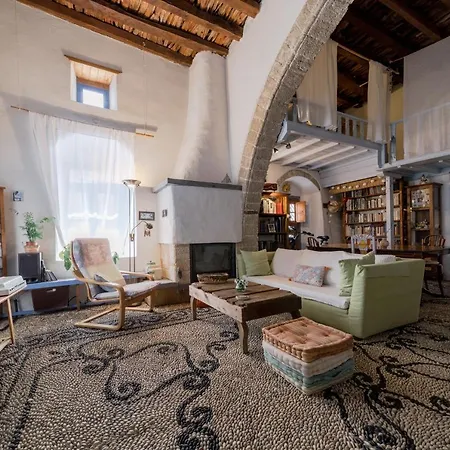 Artistic Home- 250yr Old Traditional *