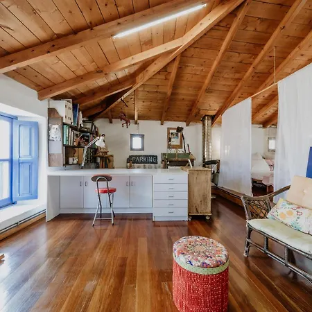 Artistic Home- 250yr Old Traditional Villa *