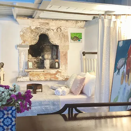 Artistic Home- 250yr Old Traditional Villa