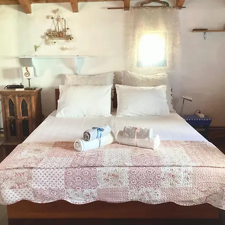 Villa Artistic Home- 250yr Old Traditional