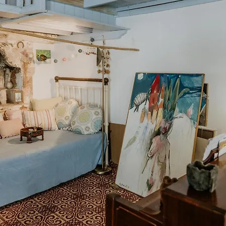 Artistic Home- 250yr Old Traditional Villa *