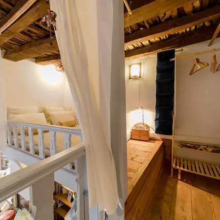 Artistic Home- 250yr Old Traditional Villa