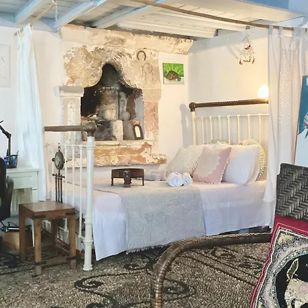 Artistic Home- 250yr Old Traditional Villa Koskinou (Rhodes)